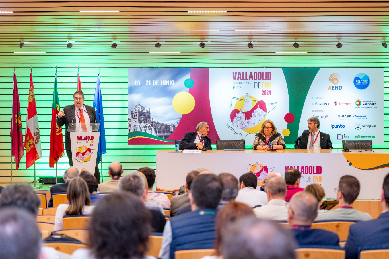 Mesa de ponentes en congreso